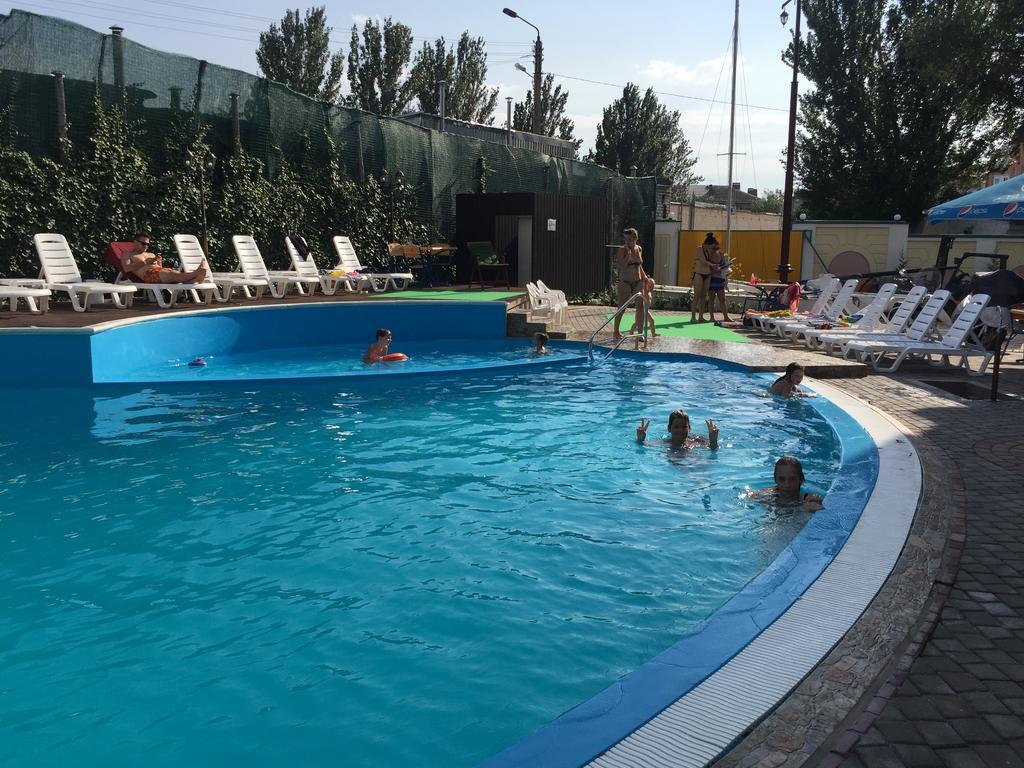 Karavella Hotel Mykolaiv Exterior photo